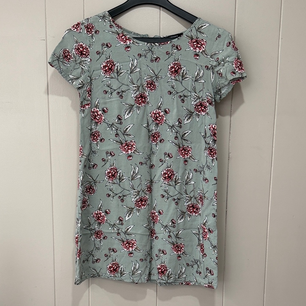 Forever 21 Sage Green Floral Short Sleeve blouse